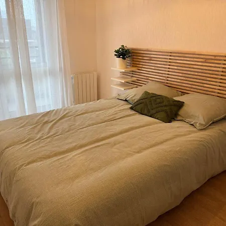 Grand Lumineux - 6 Pers, Wifi, Parking, Check-in Facile, Proche Commodites & Metro 5min *