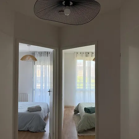 Grand Lumineux - 6 Pers, Wifi, Parking, Check-in Facile, Proche Commodites & Metro 5min *