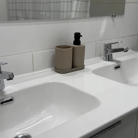 Grand Lumineux - 6 Pers, Wifi, Parking, Check-in Facile, Proche Commodites & Metro 5min