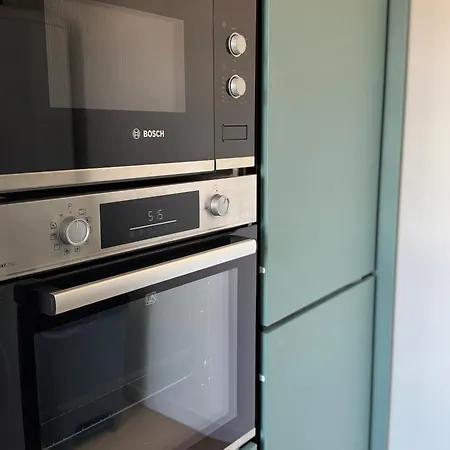 Grand T4 Lumineux Avec Balcon Traversant - 3 Chambres, Vue Degagee - Parking Privee - Metro 5 Min - Proche Centre *