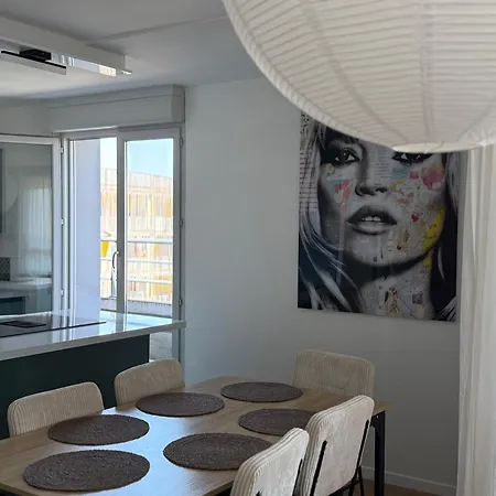 Grand Lumineux - 6 Pers, Wifi, Parking, Check-in Facile, Proche Commodites & Metro 5min